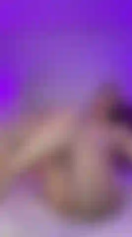 come kiss my feet love