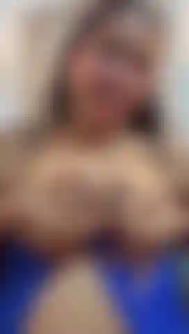 Il mio seno è così pieno che ne vuoi una goccia?