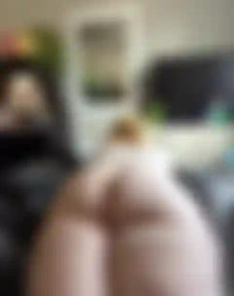 Twerka il culo con slow-motion e buttplug.