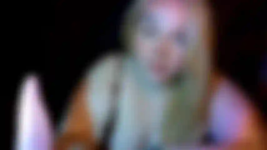 Sputo e sbavo per 2 minuti di fila.