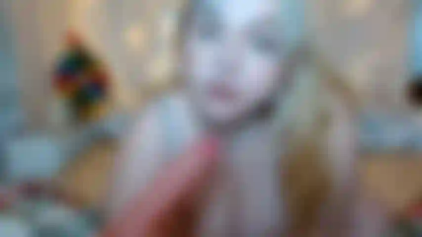 Mi faccio il bavaglio, mi fotto e ti supplico di venirmi in faccia.