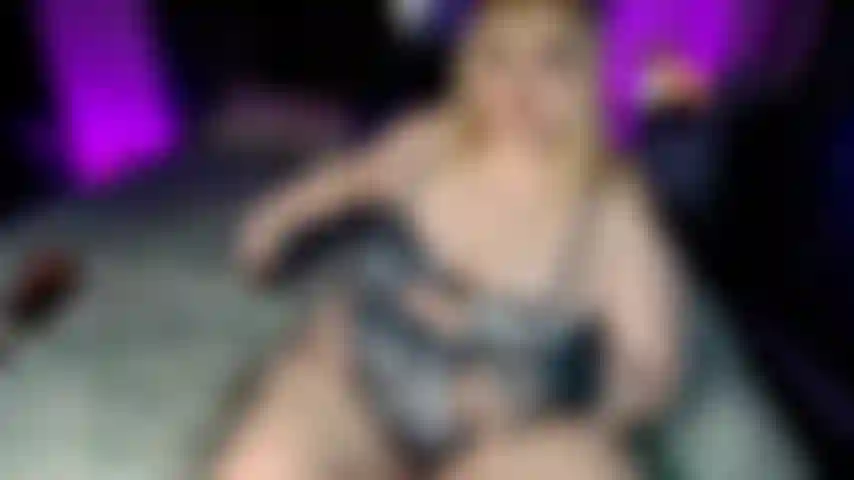 Flettono/gobbano il culo nudo.