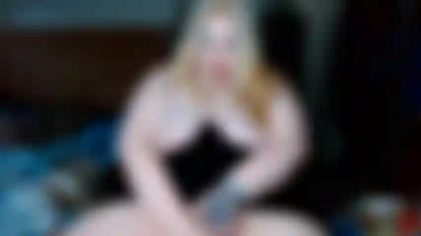 Mi masturbo con 3 nuovi giocattoli.