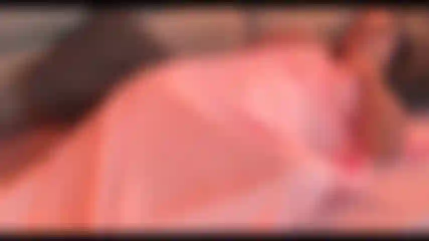 Guarda come mi piace toccarmi quando mi sveglio...