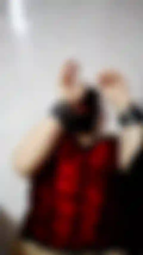 La sottomessa leah è appassionata di l animale domestico che giace qui esemplifica un bellissimo gatto.