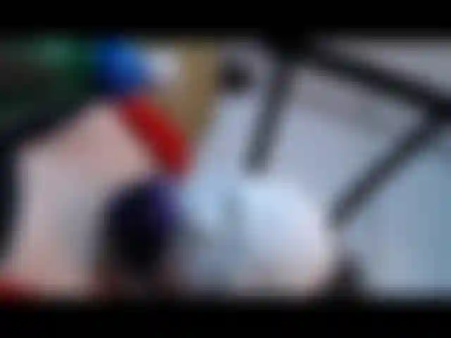 Un momento in cui la sessione è stata interessante, respirando giochi con la pellicola trasparente sul viso della sottomessa leah.