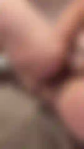 Uso il mio giocattolo per scoparmi la figa nuda... Ascolta quanto mi bagno con il mio cazzo giocattolo mentre mi strofino il clitoride fino all'orgasmo (puoi sentirmi venire).