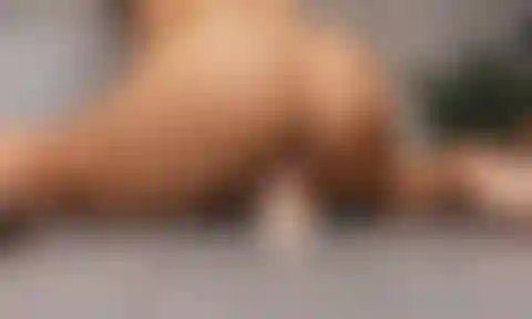 Sono arrapata e cavalco il mio dildo.