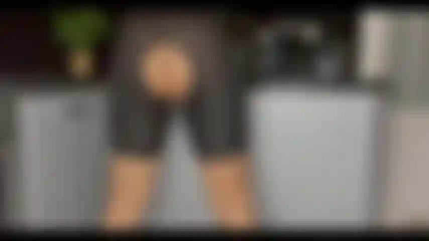 Guarda come il mio twerking ha strappato i miei pantaloncini da bottino ed espone il mio culo e la mia figa.