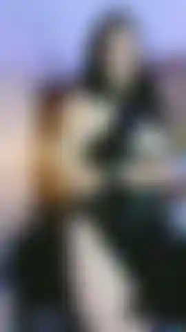 Ragazza sexy con un gran culo che posa per te..