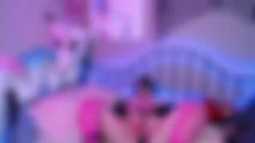 Camslut nina ama l'anale.