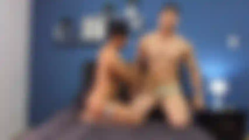 Cazzo duro e sperma in faccia.