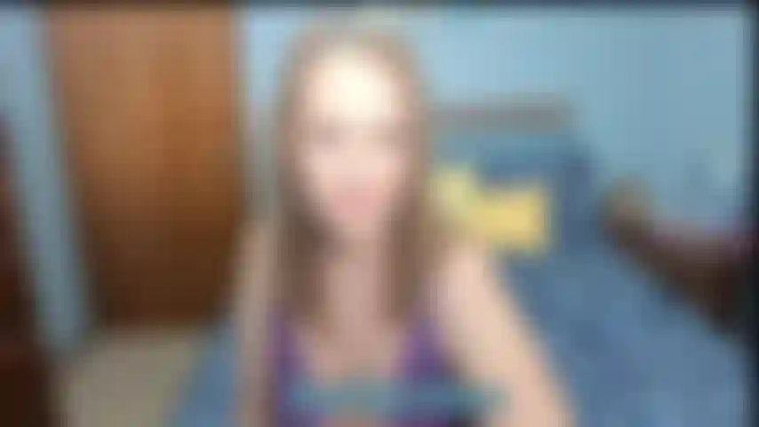 Una milf con le tette gioiose, mostrando le mie grandi tette flosce da milf che danno gioia per venirci sopra.