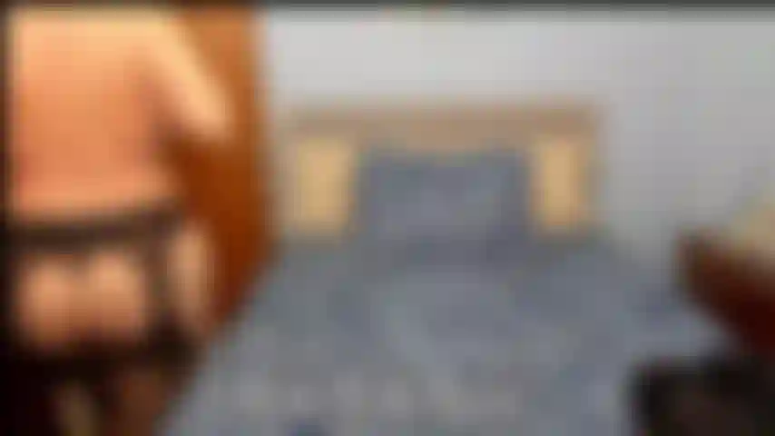 Parlo sporco in collant con reggicalze e mi masturbo con lo sperma.