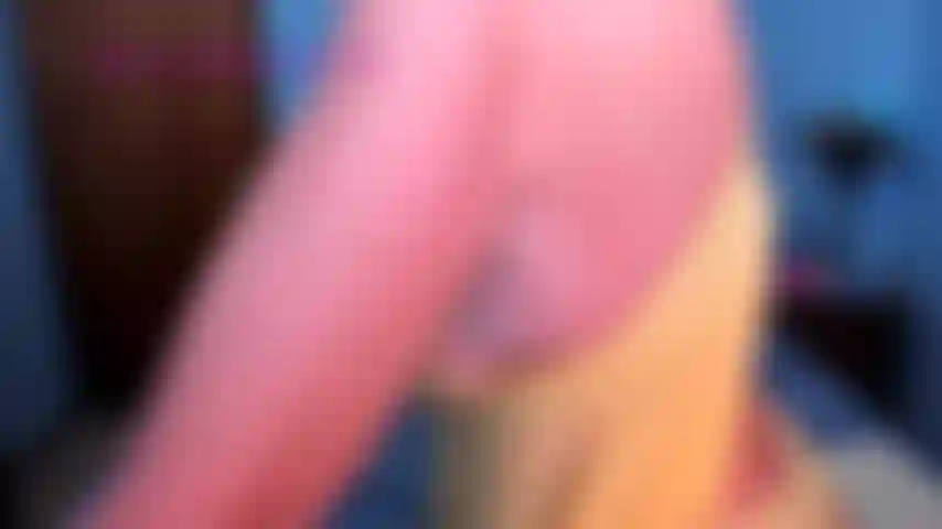 Fingeringassvibingcliti- mi tocco il culo e uso la mia vibrazione sul mio clitoride.