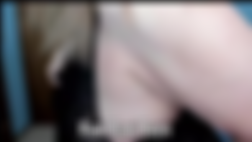 E adoro la lingerie nera in nylon e tacchi.