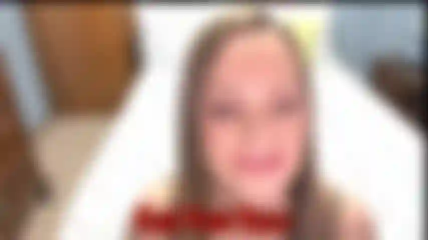 Povbj: visuale pov di me che succhio un dildo come se fosse il tuo cazzo.