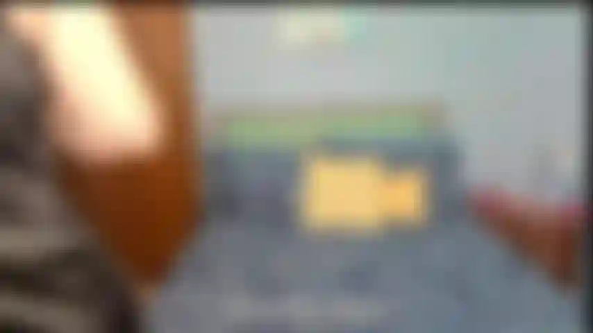 Faccio la modella con vestito nero e stivali di pelle - vestito sexy di raso nero e stivali con tacco alto in pelle nera faccio la modella e poi mi provoco con il culo.