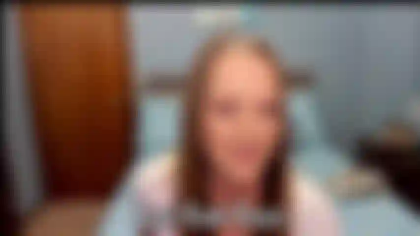 Che si spoglia e si toglie gli shorts di jeans: breve filmato in cui mi spoglio e mostro il mio grosso e grasso sedere.