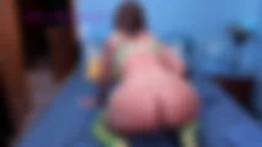 Vibeonclitglassdildoinass- uso una vibrazione sulla mia figa e un dildo di vetro nel mio culo.