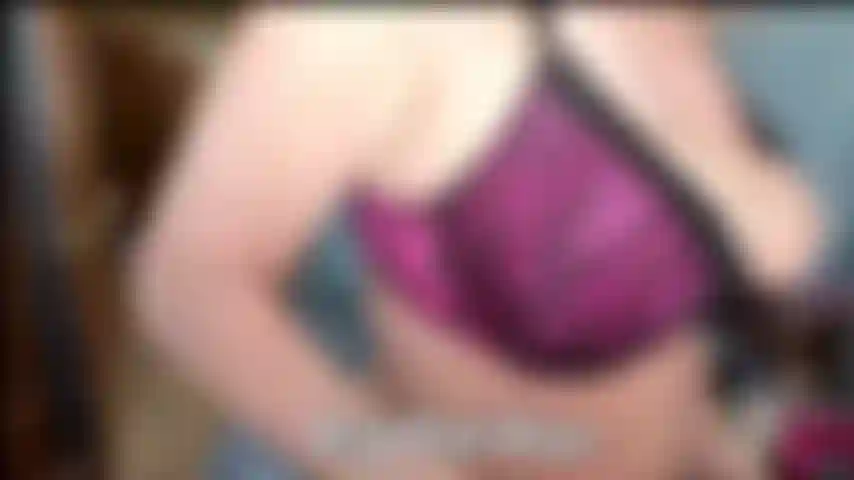 Fa la modella con mutandine di raso: guardami mentre modello diverse paia di mutandine di seta e di raso sul mio culo enorme. Faccio discorsi sporchi e ti incoraggio a venire.