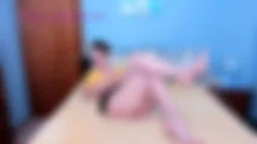 Crossinglegsintanheelsjoi- breve video di me che indosso collant e tacchi abbronzati che incrocio solo le gambe e metto in mostra le mie gambe dicendoti di masturbarti per i miei tacchi abbronzati.