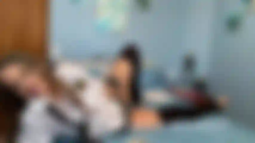 Vestita da gioco di ruolo da studentessa universitaria, chiacchiere sporche, chiacchiere da troia che ti prendono in giro con il mio culo incoraggiandoti a sborrarci sopra.