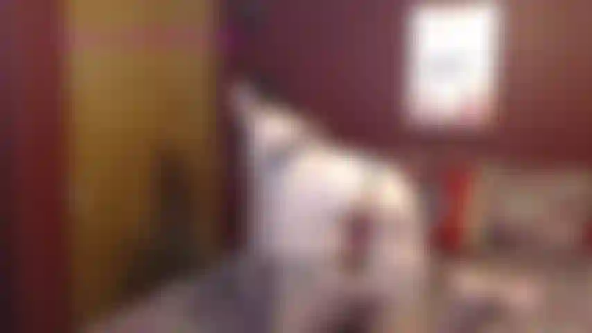 Sborra sulle calze di nylon e joi sul culo, mostrando le mie calze di nylon marrone chiaro che mi scuotono il culo e mi danno joi.