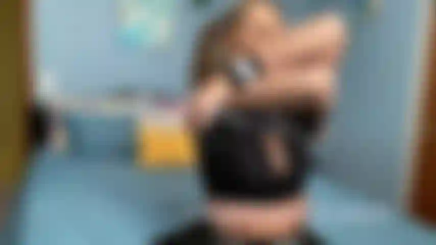 La compilation ha registrato spettacoli in cam di me che interpretavo il ruolo di cheerleader, mi spoglio completamente. Joi, chiacchiere sporche, piedi nudi, scopate giocattolo.