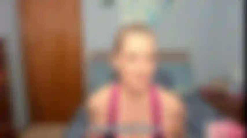 Da modella per pantaloni da yoga e adoro il culo e i piedi: modello i miei pantaloni da yoga e do gioia per il mio culo e i miei piedi.