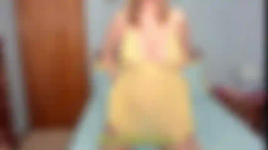 Twerking nel culo e scopata con le dita in pov: scuoto il culo grosso, twerking e poi mi sditalino la figa stretta da vicino.