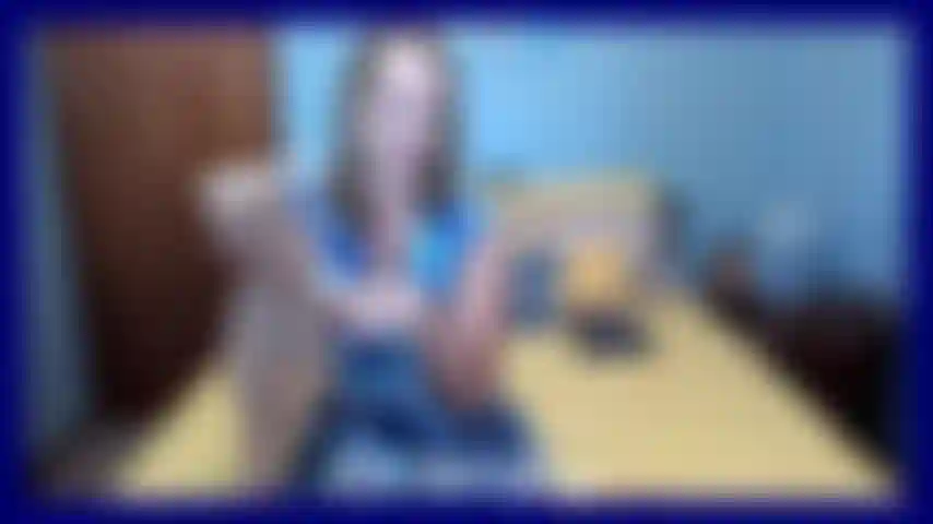 Tour delle gambe dei collant, pompino stuzzicante, collant marrone chiaro da modella con viste pov di gambe e piedi in collant. Quindi faccio un pompino al giocattolo.