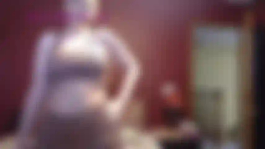 Stepmomcatchesyou- gioco di ruolo in cui la matrigna ti incontra quando torna a casa dalla palestra e ti stai masturbando. Ti dico di accarezzarmelo mentre ti prendo in giro e parlo sporco.