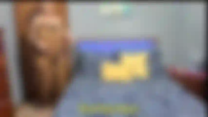 Una milf con le tette cadenti e una spagnola: metto in mostra le mie grandi tette da milf, rimbalzando e dando gioia, usando un giocattolo per parlare di come ti farei una spagnola.