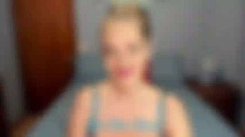 Gioco di ruolo fantasy dell'amica di mamma: gioco di ruolo hot, vieni a trovare il tuo amico e lui non è a casa ma sua madre ti seduce.