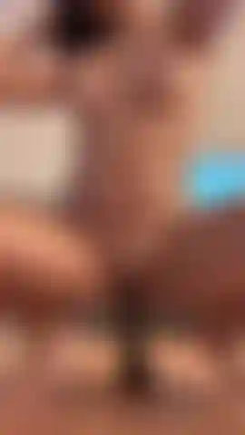 Un breve video mentre cavalco un cazzo grosso 😋.