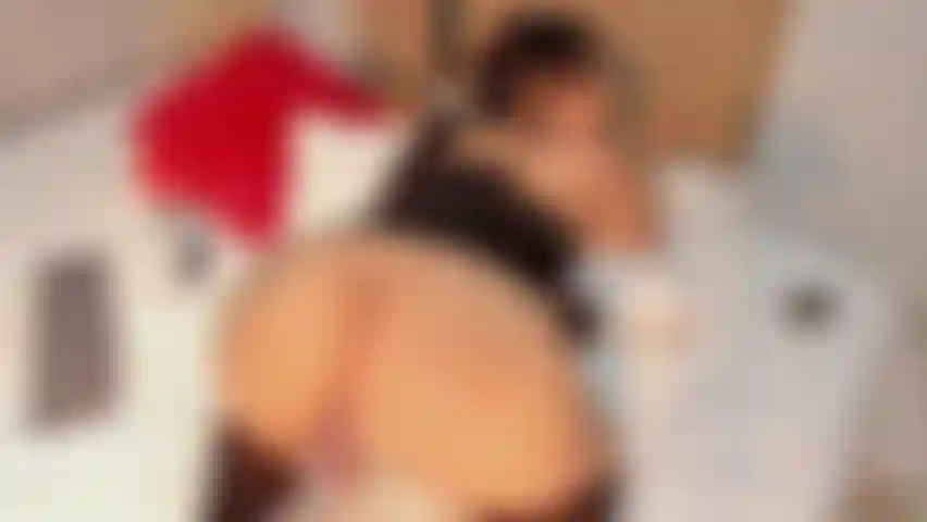 Il mio culone gode delle tue deliziose vibrazioni.