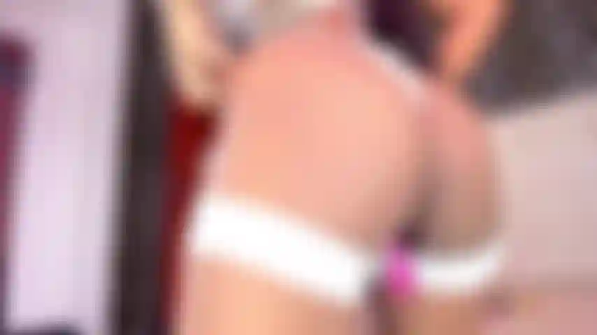 Cavalco un delizioso vibratore che mi fa schizzare liberamente la figa finché non sborro.