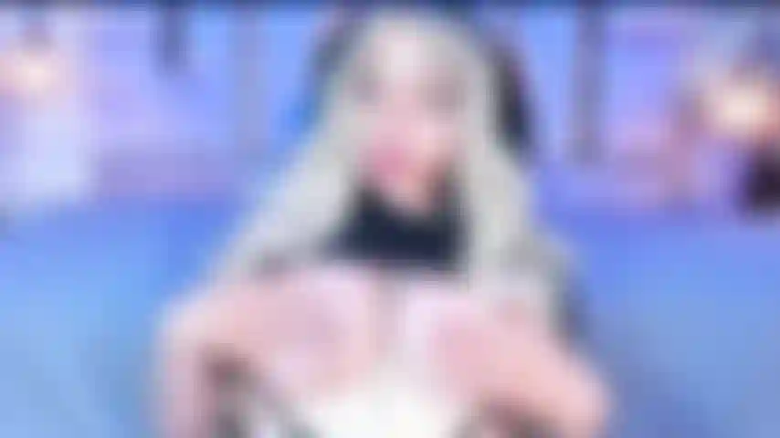 Sexy bionda vuole il tuo cazzo cremoso.