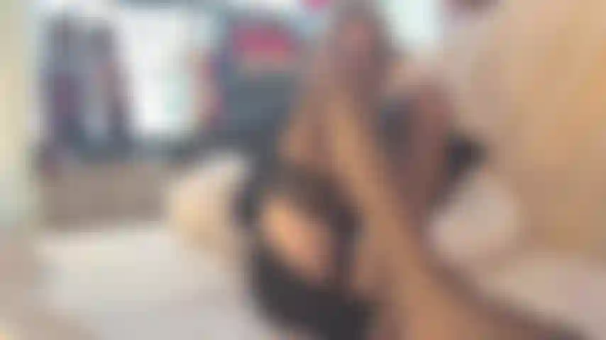 Guardami accarezzare, stuzzicare e giocare con il mio cazzo da ragazza finché non mi spruzzo di sborra femminile addosso :).