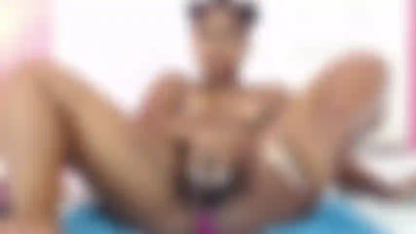 Mi piace quando giochi con la mia figa.