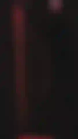 Adoro ballare mentre mi guardi.