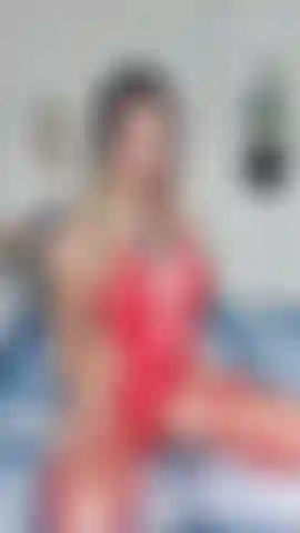 Joi, mentre mi macino, gemo e ti stuzzico.