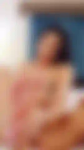 Piedi e piante unti.