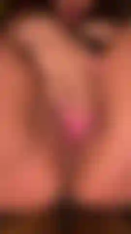 Rubbing my clit until I squirt 💦