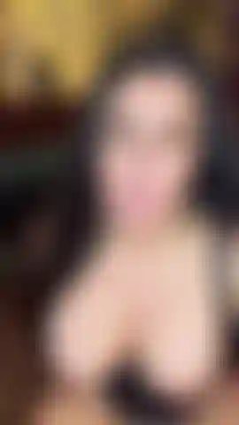 Un sissy boy con le cinture.