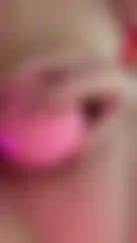 Gioco con il mio giocattolo rosa.