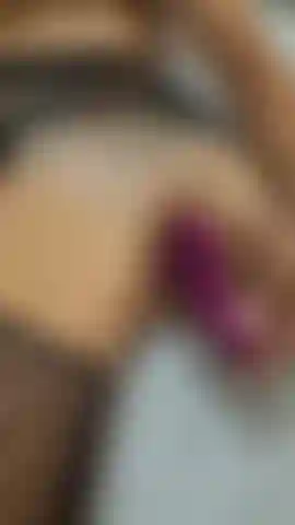 Esplodo di piacere con il mio dildo.