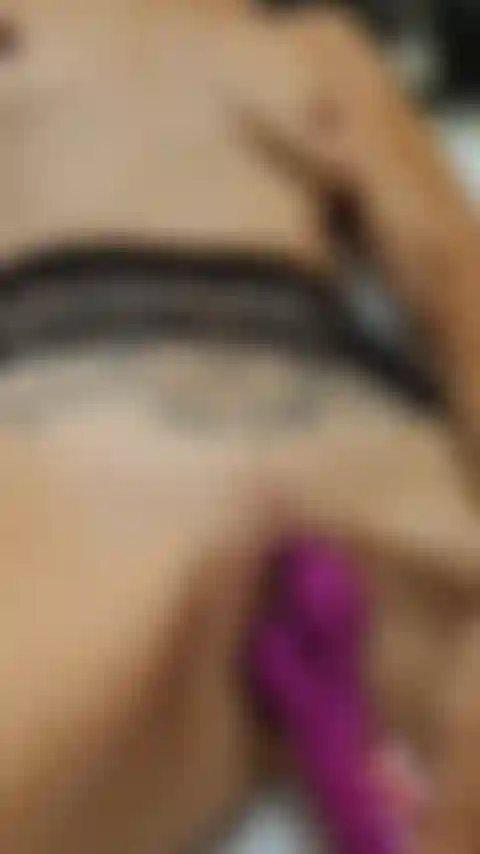 Ho l'orgasmo con il mio dildo.