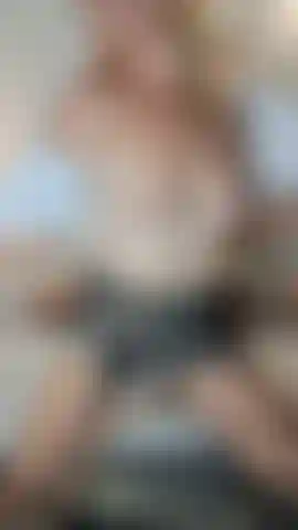 Careese squirta, sodomia e orgasmo.